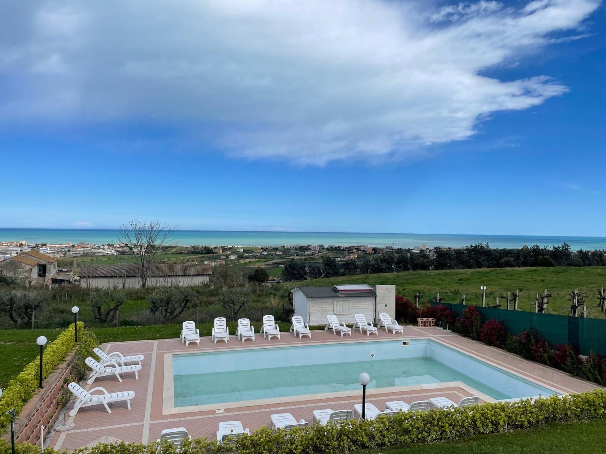 Vigneto - Italian Restaurant & B&B Villa Rosa Di Martinsicuro Bagian luar foto