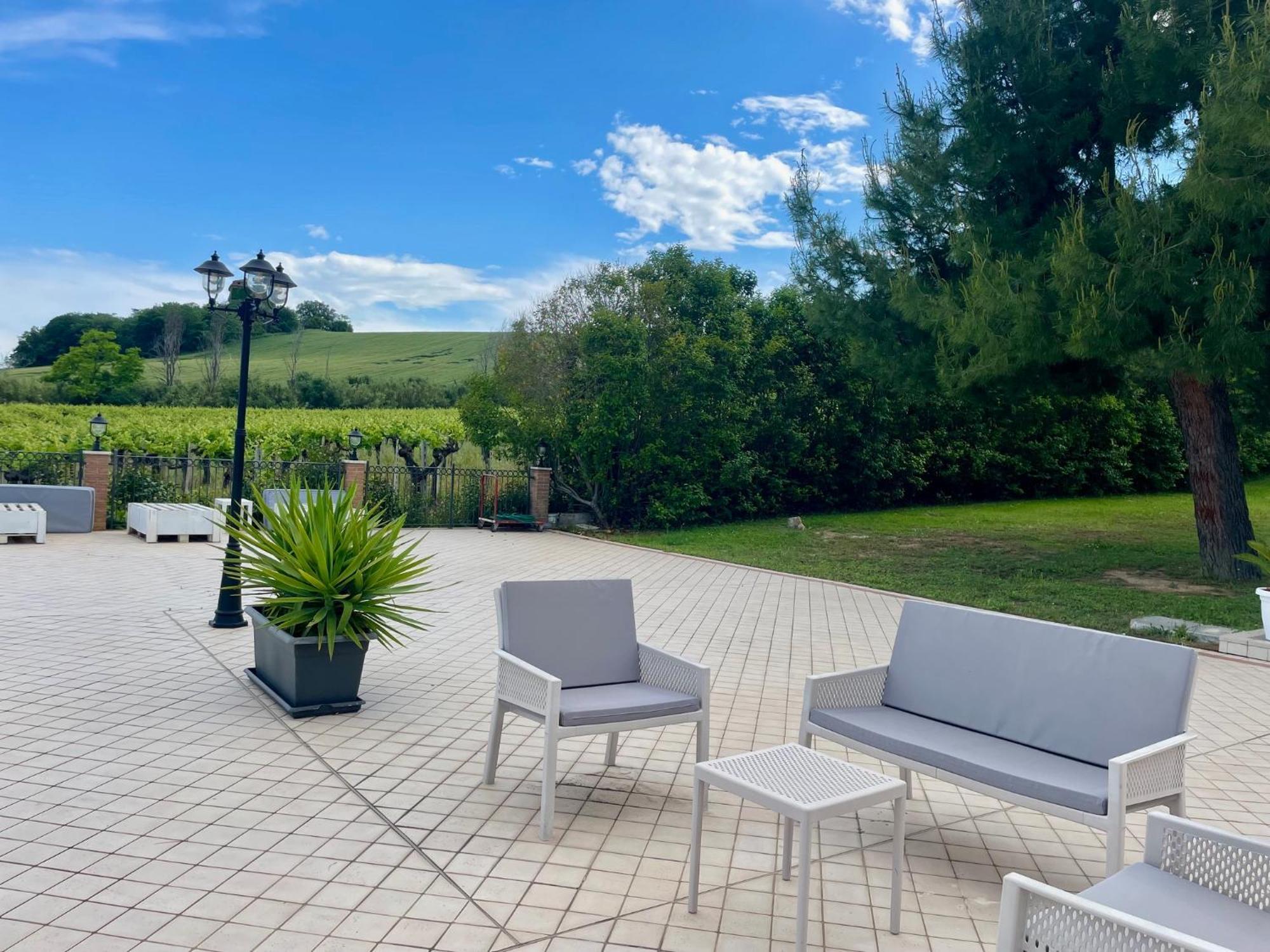 Vigneto - Italian Restaurant & B&B Villa Rosa Di Martinsicuro Bagian luar foto