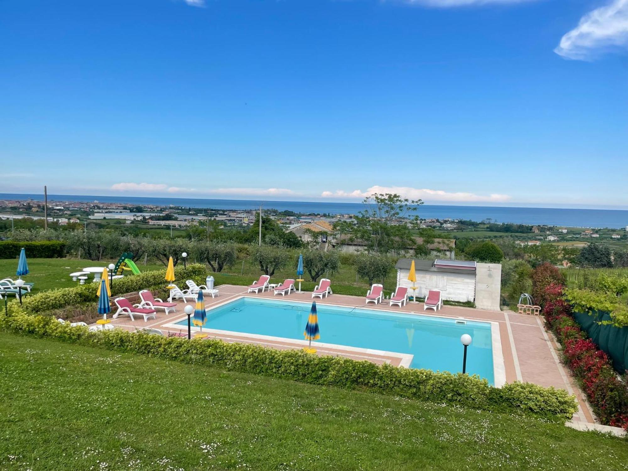 Vigneto - Italian Restaurant & B&B Villa Rosa Di Martinsicuro Bagian luar foto