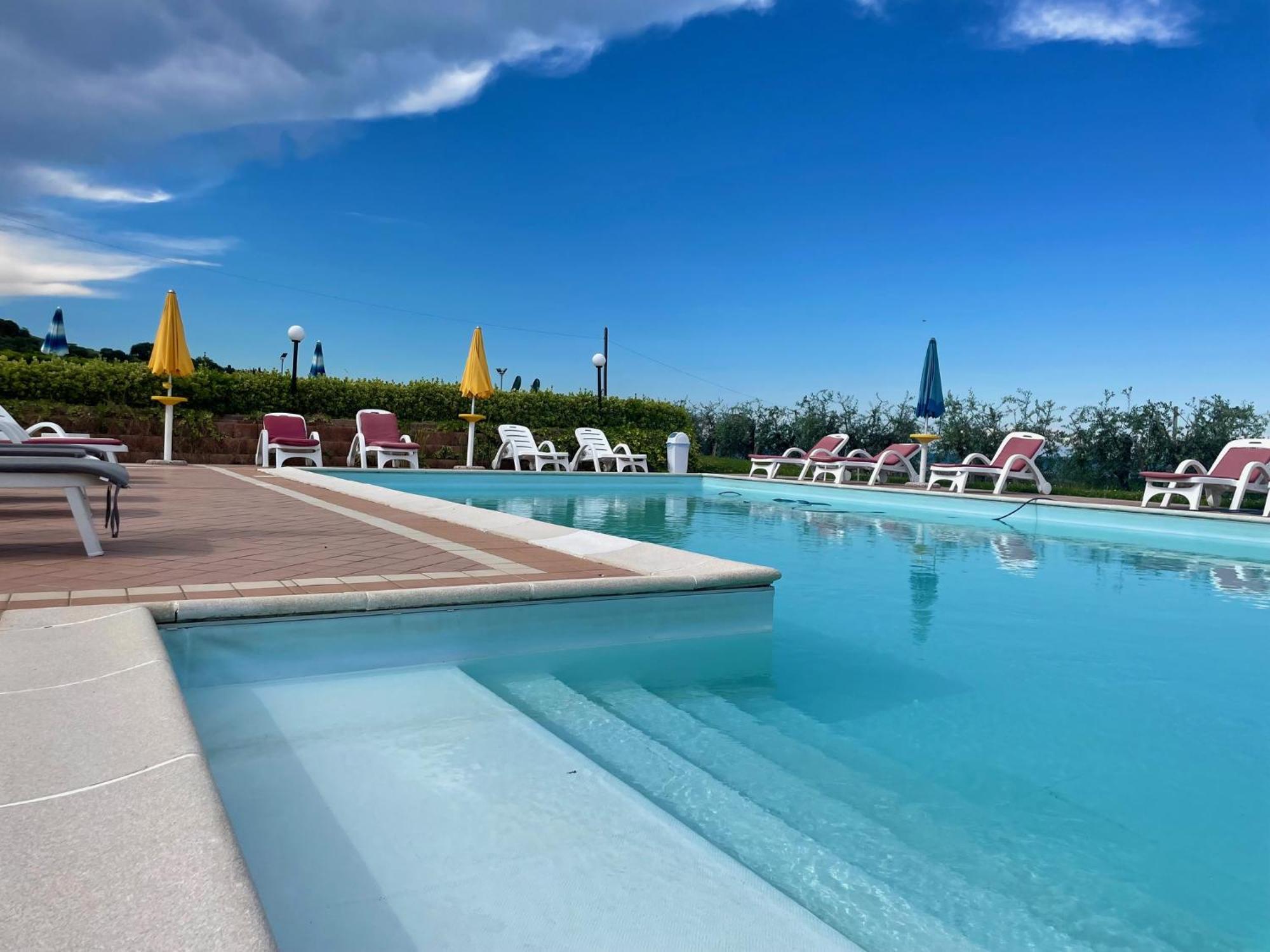 Vigneto - Italian Restaurant & B&B Villa Rosa Di Martinsicuro Bagian luar foto