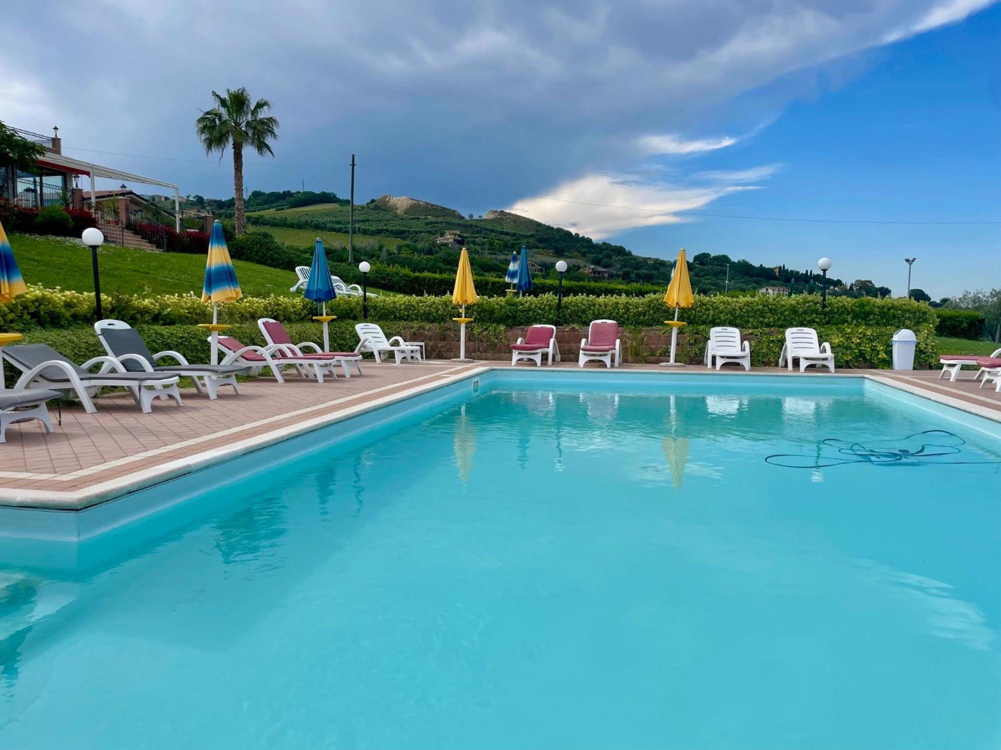 Vigneto - Italian Restaurant & B&B Villa Rosa Di Martinsicuro Bagian luar foto