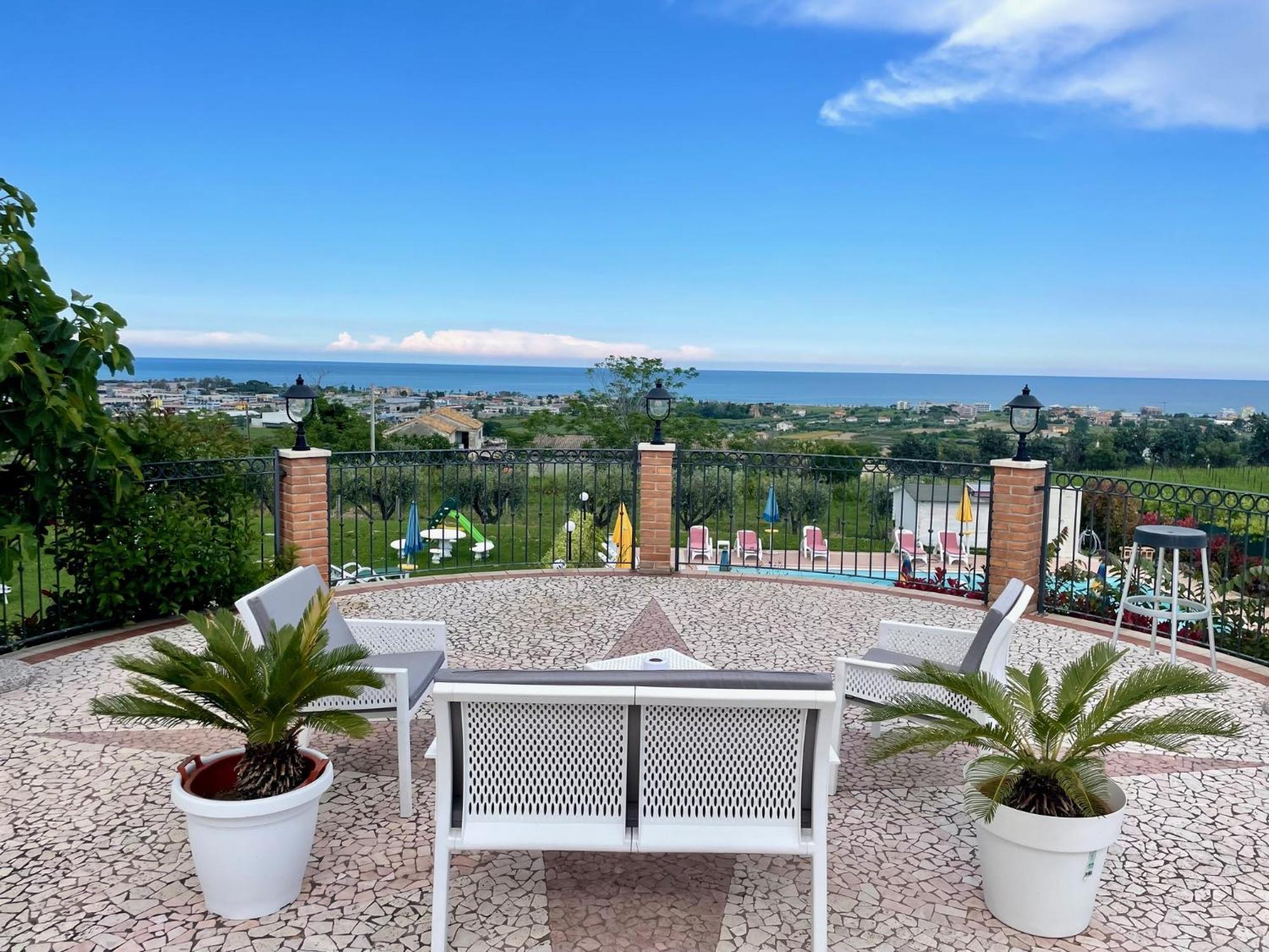 Vigneto - Italian Restaurant & B&B Villa Rosa Di Martinsicuro Bagian luar foto